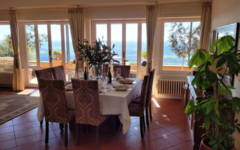 Villa El Olivar: Møbel, Bord, Indretning, Stol, Køkken & Spisebord, Belysning, Gulvbelægning, Etage, Værelse, Spisestue