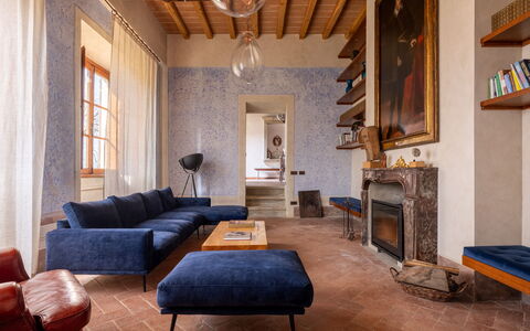 Villa Il Casalino, Florentine Hills with Pool: Møbel, Indretning, Gulvbelægning, Væg, Etage, Træ, Couch, Hjem, Stue, Værelse