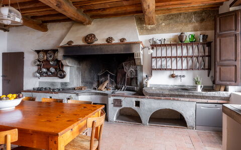 Villa Il Casalino, Florentine Hills with Pool: Køkken, Komfur, Komfur, Countertop, Flise, Køkken Apparat, Gaskomfur, Cabinetry, Husholdningsapparat, Design