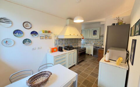 Villa Montepulciano Vineyard: Møbel, Indretning, Gulvbelægning, Etage, Countertop, Køkken, Loft, Træ, Større Bandage, Værelse