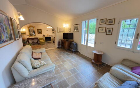 Villa Montepulciano Vineyard: Møbel, Indretning, Gulvbelægning, Couch, Etage, Træ, Loft, Stue, Værelse, Belysning