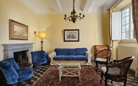 Villa Il Torrazzo, Vista Mare, Massarosa: Møbel, Indretning, Væg, Gulvbelægning, Couch, Træ, Stue, Værelse, Etage, Billedramme