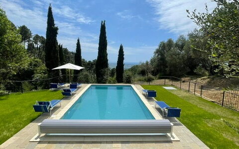 Villa Il Torrazzo, Vista Mare, Massarosa: Blå, Svømmepøl, Kompositmateriale, Udendørs Møbler, Fritid, Skygge, Have, Landscaping, Estate, Udvej