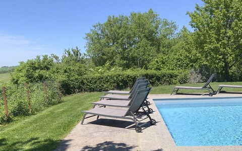 Podere i Prati: Udendørs Møbler, Busk, Møbel, Have, Svømmepøl, Skygge, Lawn, Liggestol, Landscaping