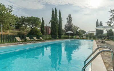 Agriturismo le Case Rosse di Montebuono: Svømmepøl, Busk, Have, Landscaping, Skygge, Eco Hotel, Udendørs Møbler, Udvej, Hacienda