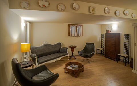 Villa Bolgheri Vermentino Castagneto Carducci: Møbel, Indretning, Gulvbelægning, Væg, Etage, Træ, Couch, Stue, Loft, Hjem