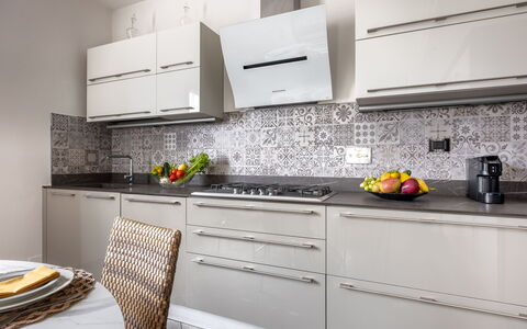 Casa Lory, Monteriggioni, Siena: Køkken, Countertop, Køkken Apparat, Cabinetry, Større Bandage, Møbel, Indretning, Hjem, Husholdningsapparat, Skuffe