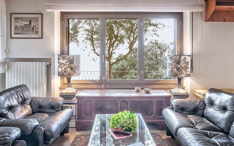 Cortona Deluxe: Møbel, Indretning, Couch, Træ, Stue, Værelse, Loft, Gulvbelægning, Lejlighed, Etage