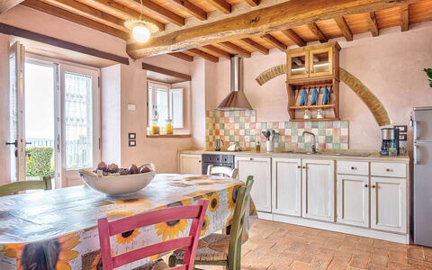 Villa Vita Bella: Møbel, Indretning, Væg, Gulvbelægning, Træ, Køkken, Etage, Hjem, Loft, Værelse