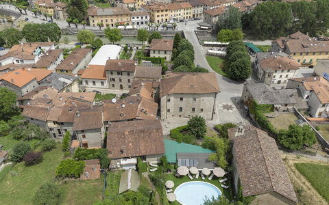 Villa Senio: Bygning, Væg, Hus, Boligområde, Tag, Kvarter, Facade, Stad, Arkitektur, Hjem