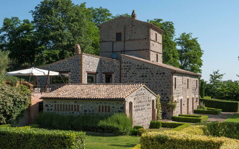 Villa Collombroso: Busk, Have, Estate, Sommerhus, Lawn, Landscaping, Stuehus, Gård, Hæk, Villa