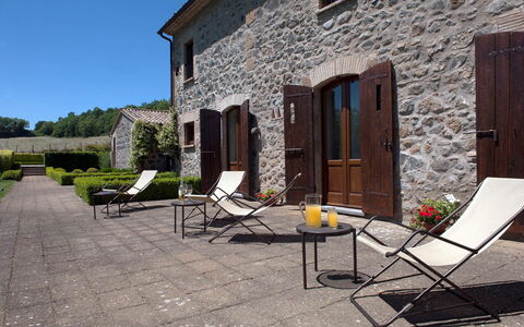 Villa Collombroso: Udendørs Møbler, Møbel, Udendørs Bord, Blomsterkrukke, Dør, Have, Flise, Stol, Køkken & Spisebord, Stueplante