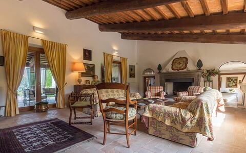 Villa Molinazzo 14: Møbel, Hjem, Hus, Belysning, Stol, Bord, Gulvbelægning, Stue, Stueplante, Blomsterkrukke