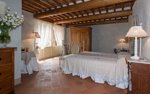 Il Podere: Møbel, Væg, Indretning, Soveværelse, Gulvbelægning, Seng, Hjem, Etage, Belysning, Sengetøj