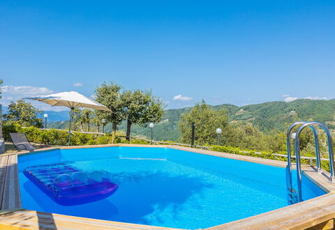 Villa Bastiano: Blå, Svømmepøl, Kompositmateriale, Fritid, Udvej, Eco Hotel, Landscaping, Villa, Skygge, Ferieby