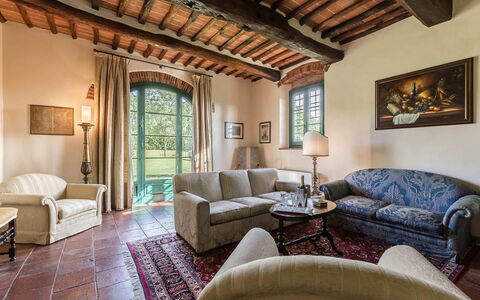 Villa Il Castagno: Væg, Møbel, Hjem, Stol, Stue, Villa, Estate, Couch, Mursten