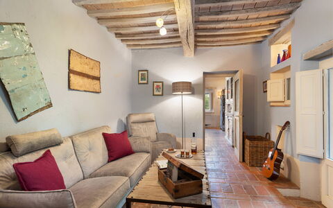 Villa la Foresta: Møbel, Væg, Indretning, Gulvbelægning, Couch, Træ, Loft, Stue, Værelse, Etage