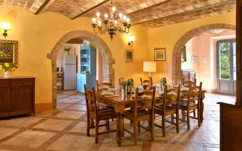 Villa Ghirlanda: Møbel, Indretning, Stol, Væg, Gulvbelægning, Bord, Loft, Træ, Spisestue, Etage