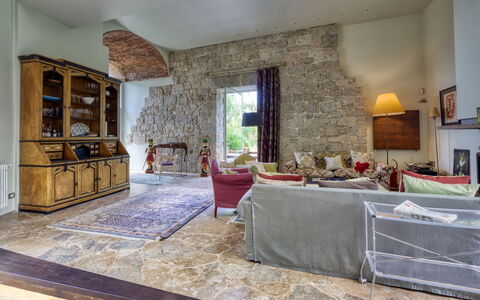 La Rocca di Monteggiori: Møbel, Væg, Gulvbelægning, Indretning, Etage, Loft, Couch, Stue, Værelse, Stol