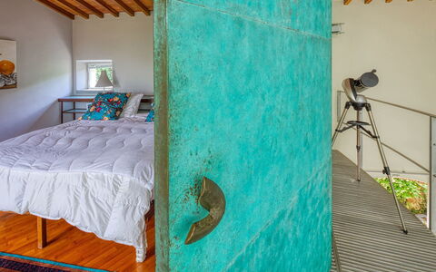 La Rocca di Monteggiori: Væg, Soveværelse, Træ, Etage, Gulvbelægning, Indretning, Sengetøj, Seng, Sengetøj, Møbel