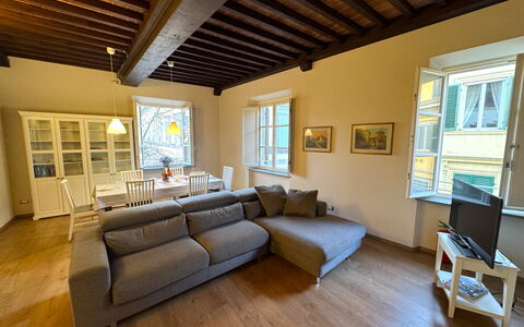 Casa Anna 13: Møbel, Indretning, Gulvbelægning, Couch, Etage, Træ, Loft, Værelse, Stue, Bord