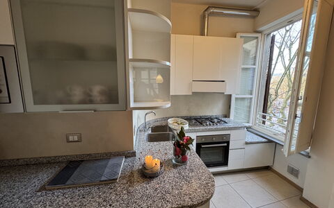 Casa Anna 13: Køkken, Køkken Apparat, Countertop, Større Bandage, Indretning, Husholdningsapparat, Cabinetry, Gulvbelægning, Værelse, Belysning