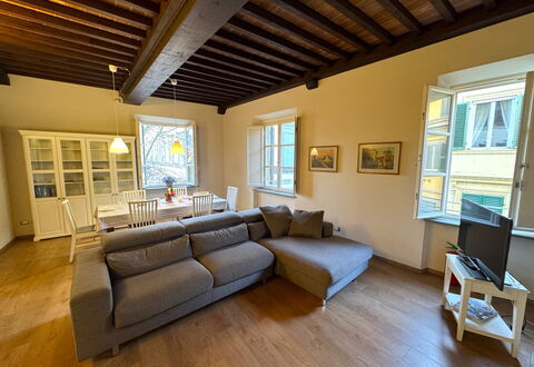 Casa Anna 13: Møbel, Indretning, Gulvbelægning, Couch, Etage, Træ, Loft, Værelse, Stue, Bord