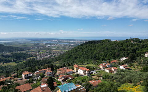 Appartamento Botrici: Daytime, Boligområde, Horisont, Landskab, Highland, Bakke, Landdistrikt, Tag, Forstad, Hill Station