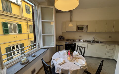 Casa Elena 13: Møbel, Lejlighed, Køkken & Spisebord, Stol, Spisestue, Stueplante