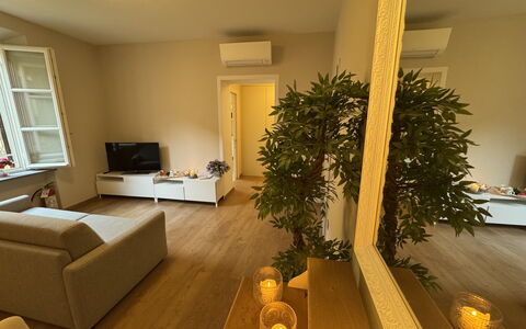 Casa Elena 13: Møbel, Indretning, Gulvbelægning, Væg, Etage, Træ, Værelse, Loft, Belysning, Stue