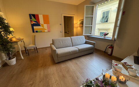 Casa Elena 13: Møbel, Gulvbelægning, Indretning, Etage, Træ, Couch, Trægulve, Værelse, Stue, Belysning