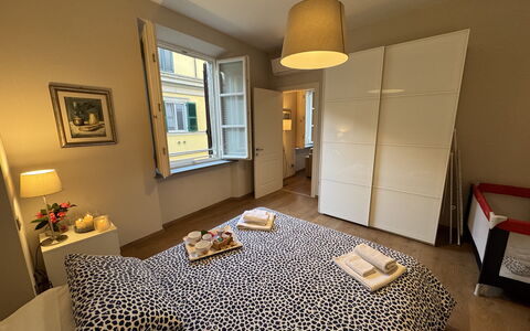 Casa Elena 13: Soveværelse, Møbel, Indretning, Seng, Etage, Belysning, Sengetøj, Sengetøj, Bed Frame, Værelse