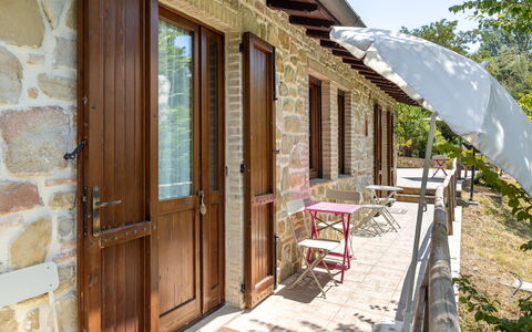 Il Giuncheto, Pool, Amazing View, Umbrian Countrys: Træ, Dør, Home Dør, Sommerhus, Veranda, Hårdttræ, Bejdse, Skygge, Blomsterkrukke, Gård