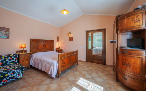 Il Giuncheto, Pool, Amazing View, Umbrian Countrys: Møbel, Indretning, Gulvbelægning, Etage, Loft, Træ, Seng, Soveværelse, Cabinetry, Værelse