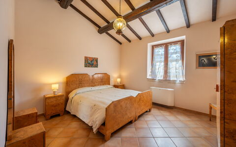 Il Giuncheto Apartments, Pool, Umbrian Countryside: Seng, Møbel, Soveværelse, Indretning, Væg, Sengetøj, Sengetøj, Træ, Loft, Værelse