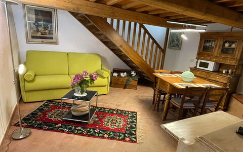 Borgo Antico, Pool, Barberino del Mugello: Møbel, Indretning, Gulvbelægning, Værelse, Couch, Træ, Etage, Loft, Bord, Billedramme