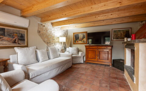 Il Casale di San Jacopo con Piscina Privata: Møbel, Væg, Gulvbelægning, Indretning, Træ, Couch, Etage, Værelse, Loft, Stue