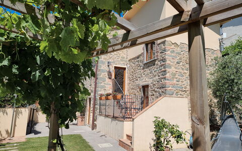 Il Casale di San Jacopo con Piscina Privata: Blomsterkrukke, Skygge, Have, Gård, Stueplante, Landscaping, Gårdsplads, Backyard, Udendørs Struktur, Altan