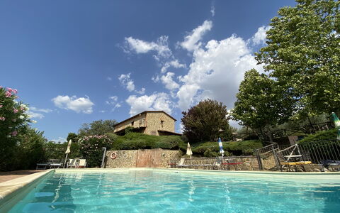 Terre di Giano Private Pool and View, Umbria: Svømmepøl, Hacienda, Udvej, Villa, Eco Hotel, Water Feature, Backyard, Hotel, Ferieby, Thermae