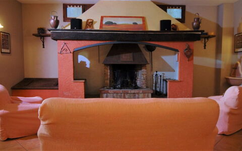 Terre di Giano Private Pool and View, Umbria: Møbel, Indretning, Gulvbelægning, Etage, Værelse, Hearth, Belysning, Loft, Stue, Stol