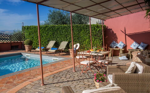 Villa Camelia: Svømmepøl, Møbel, Udendørs Møbler, Stol, Blomsterkrukke, Udvej, Paraply, Bord, Udendørs Bord, Liggestol