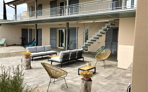 Villa Ombrone: Møbel, Udendørs Møbler, Stol, Kompositmateriale, Skygge, Udendørs Bord, Gårdhave, Altan, Udendørs Struktur, Design