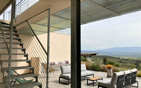 Villa Ombrone: Etage, Kompositmateriale, Udendørs Møbler, Bjælke, Veranda, Skygge, Naturmateriale, Altan, Beton, Udendørs Struktur