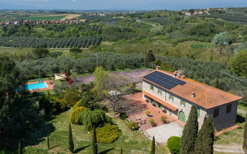 Il Leccio, Vinci, Private Pool and Tennis: Estate, Hacienda, Plantation, Villa, Mad, Stuehus