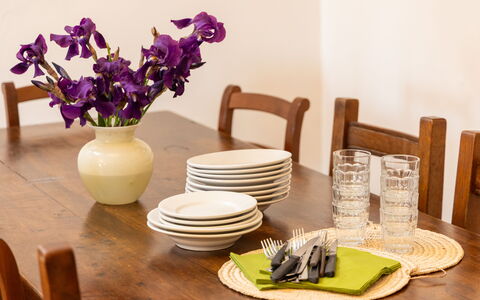 Il Leccio, Vinci, Private Pool and Tennis: Møbel, Bordservice, Bord, Træ, Spisestue, Serveware, Køkken & Spisebord, Indretning, Drinkware, Tallerkner