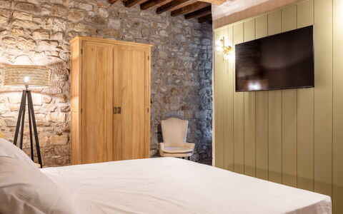 Maison Badia a Passignano: Møbel, Væg, Indretning, Gulvbelægning, Træ, Soveværelse, Etage, Seng, Textile, Belysning