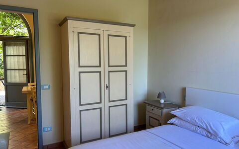 Casa Stella Serena, Podere le Scopaie, Pool: Møbel, Seng, Soveværelse, Indretning, Sengetøj, Sengetøj, Gulvbelægning, Etage, Værelse, Bed Frame