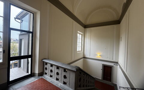 Maison D'Alice: Træ, Loft, Indretning, Gulvbelægning, Etage, Kompositmateriale, Molding, Bejdse, Glas, Dagslys