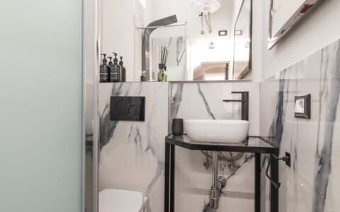 Maison D'Alice: Indretning, Sanitærarmatur, Tap, Vvs, Håndvask, Badeværelse, Glas, Spejl, Badeværelsesvask, Lysarmatur