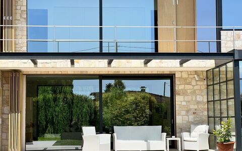 Villa Elena: Dør, Hjem, Veranda, Altan, Kompositmateriale, Skygge, Udendørs Møbler, Home Dør, Beton, Blomsterkrukke